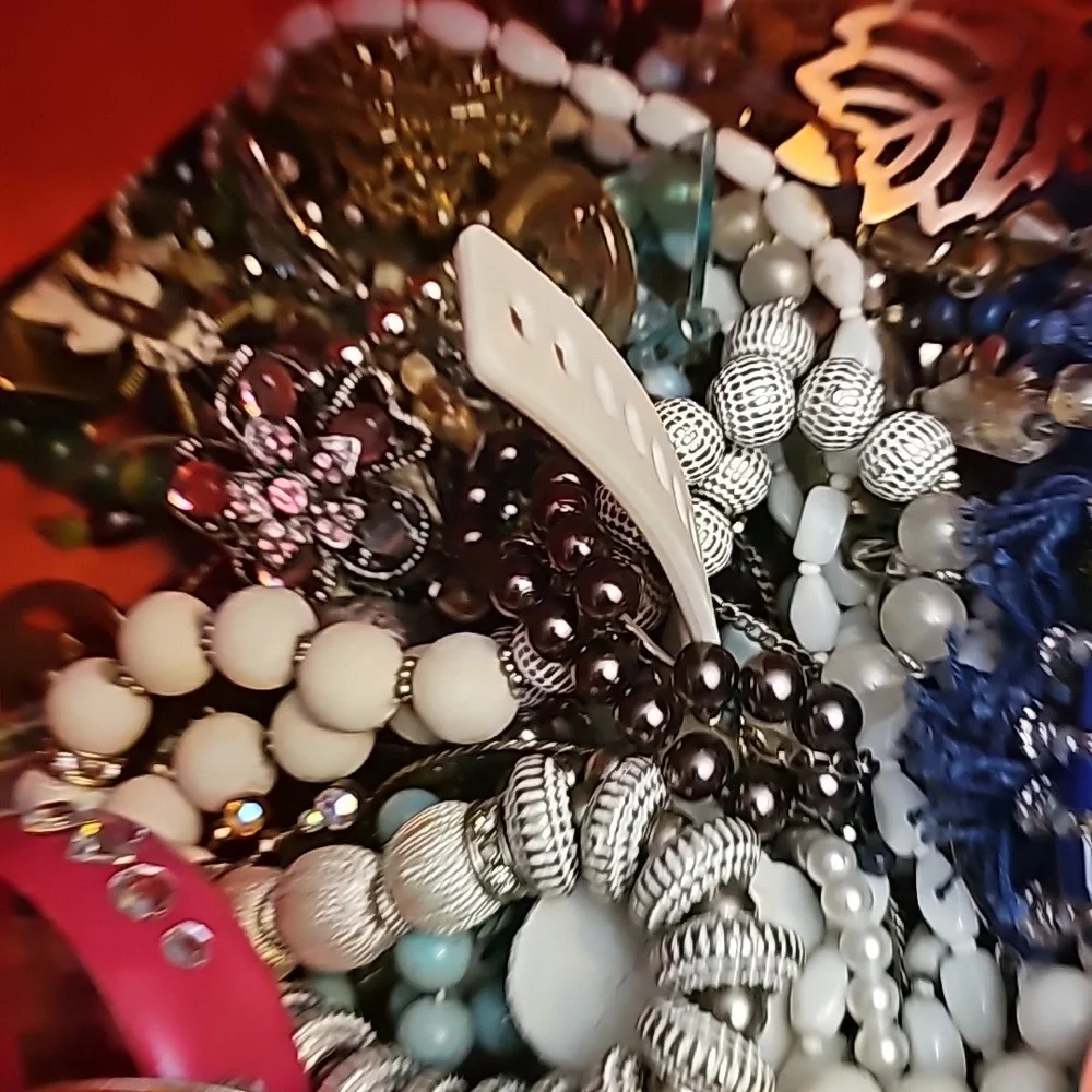 Craft jewelry bundle - Picture 3 of 3